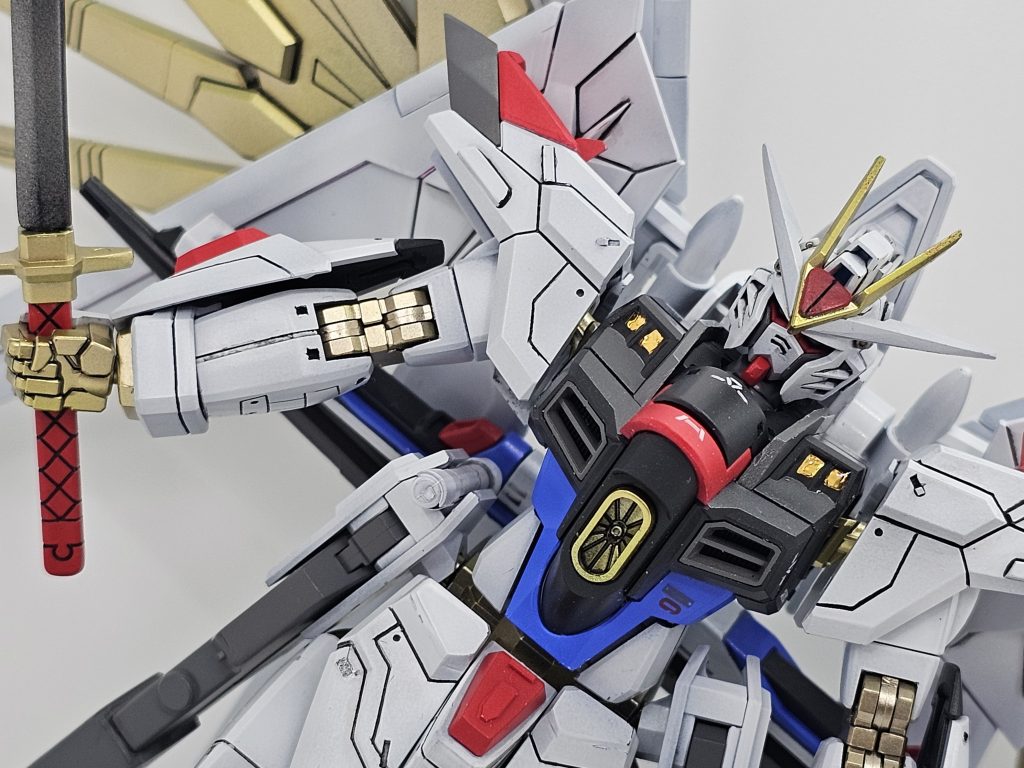 羽以外は、スジボリ、プラ板を使用して、ディテールUPを多くしてみました!原作知らないので、あまり ごちゃごちゃした事せずに、ピンポイントで、プラ板付けたりしてます!レールガン?もそのままじゃ、細い感じがしたので、プラ板でちょっと大きくしてみました!