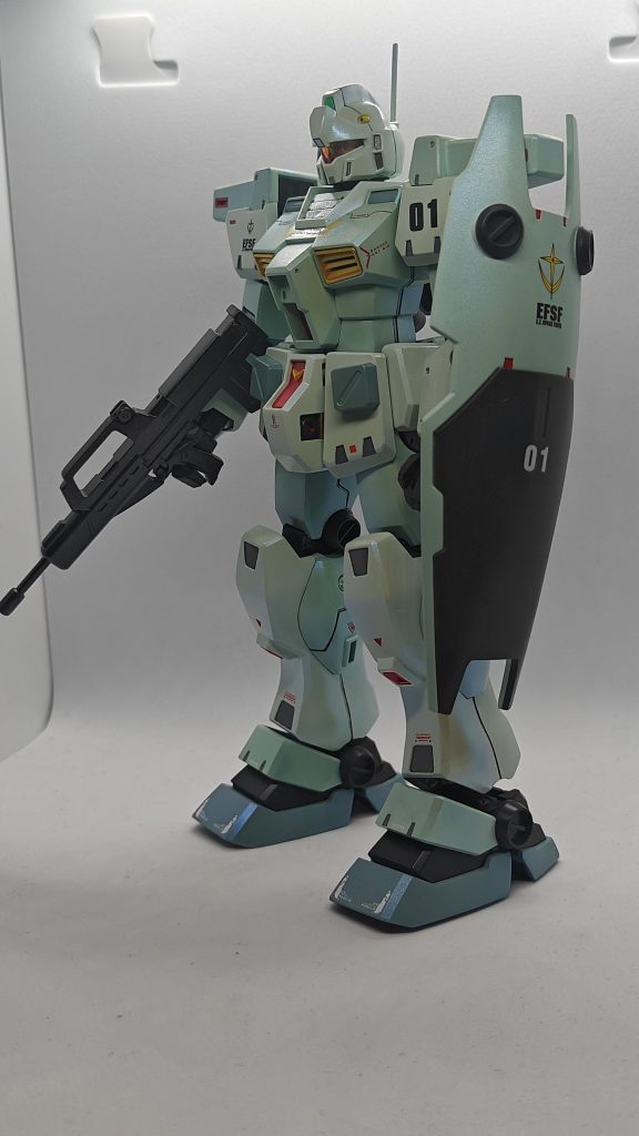 古いキットなのでMGなのに結構合わせ目もあったりします。