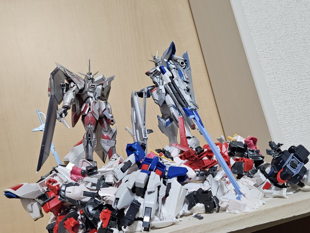 ジオラマ素案100均の容器とジャンク、紙粘土で出来ているのが分かるだろう?