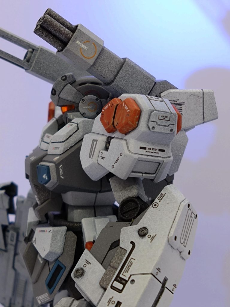 肩、左腕を立体的にしたかったのでプラ版で凸凹感をだしました。