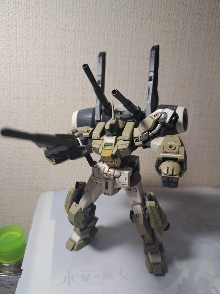 スミ入れはブラウン。拭き取りが雑。