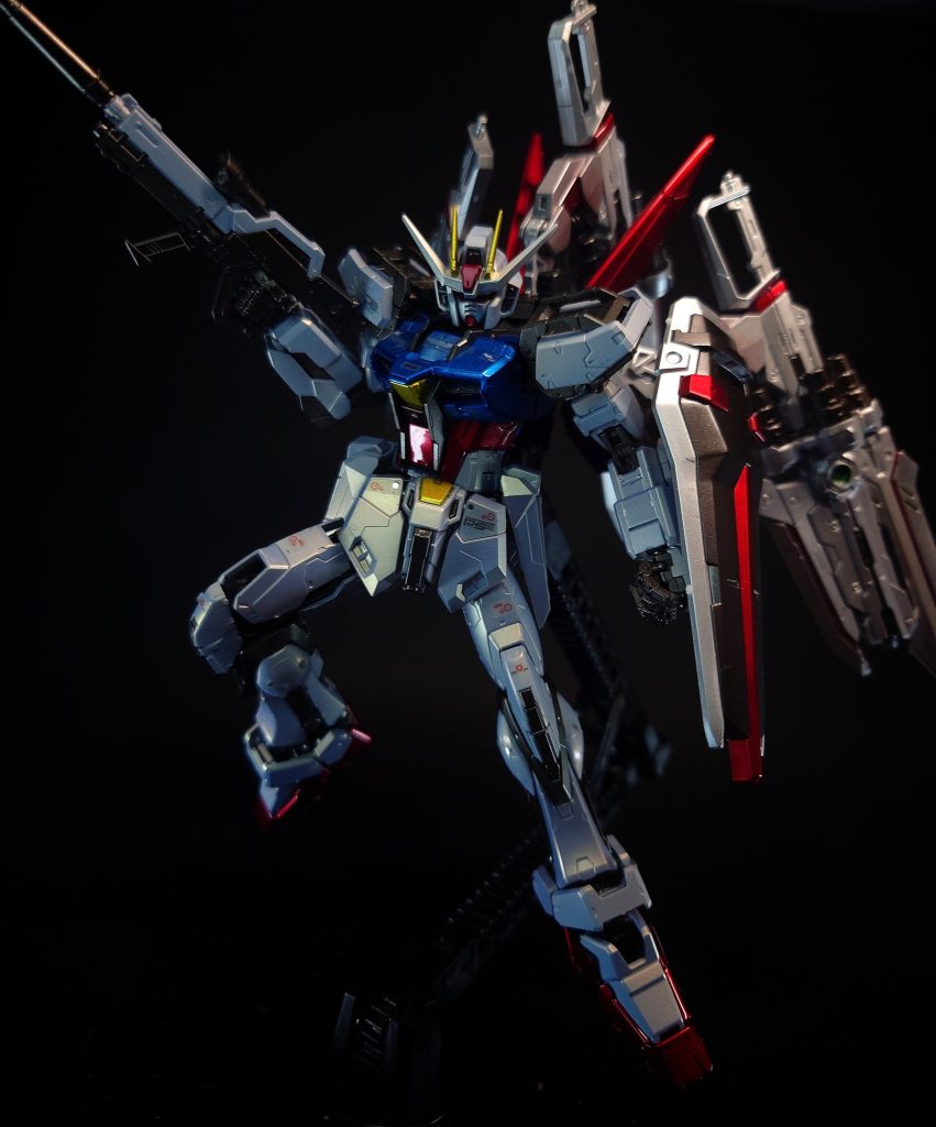 特殊機能    ストライカーパックシステム背部コネクターを介して各種ストライカーパックを換装可能。本形態ではジョイント付きのバックパックが装着されており、カレトヴルッフ以外にもビームサーベルやシールド等のマウントが可能となっている。