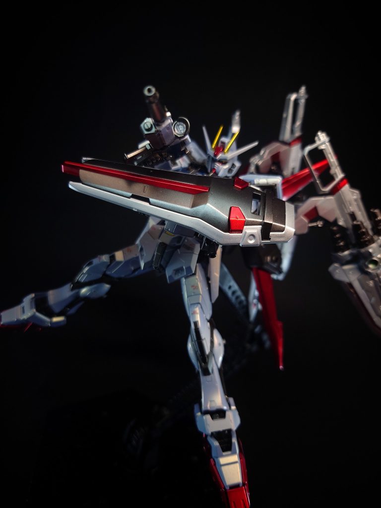 対装甲コンバットナイフ「アーマーシュナイダー」両腰部アーマー内に1基ずつ計2基収納されている戦闘ナイフ。