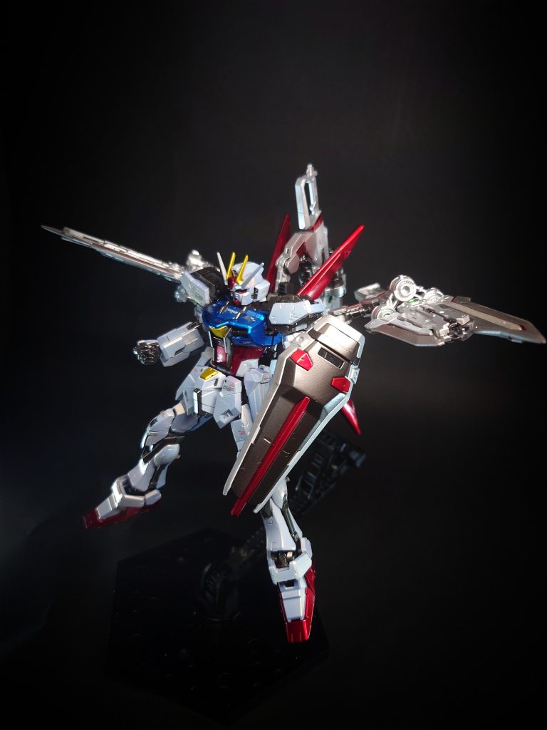 武装・必殺攻撃   75mm対空自動バルカン砲塔システム「イーゲルシュテルン」頭部に左右一対2門内蔵されている対空防御機関砲。