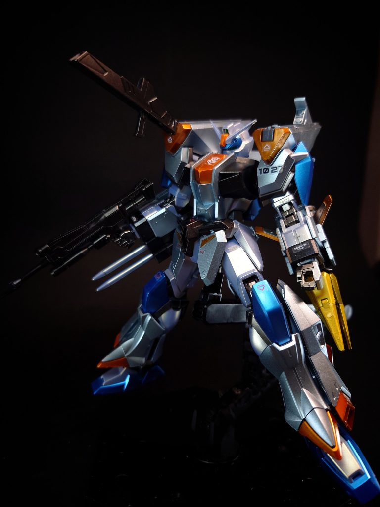 AIM-627G 自律誘導中距離空対空ミサイル トーレンス左肩部ビームサーベルラックの後ろに搭載された2連装ミサイルポッド。収納状態から展開して発射する。