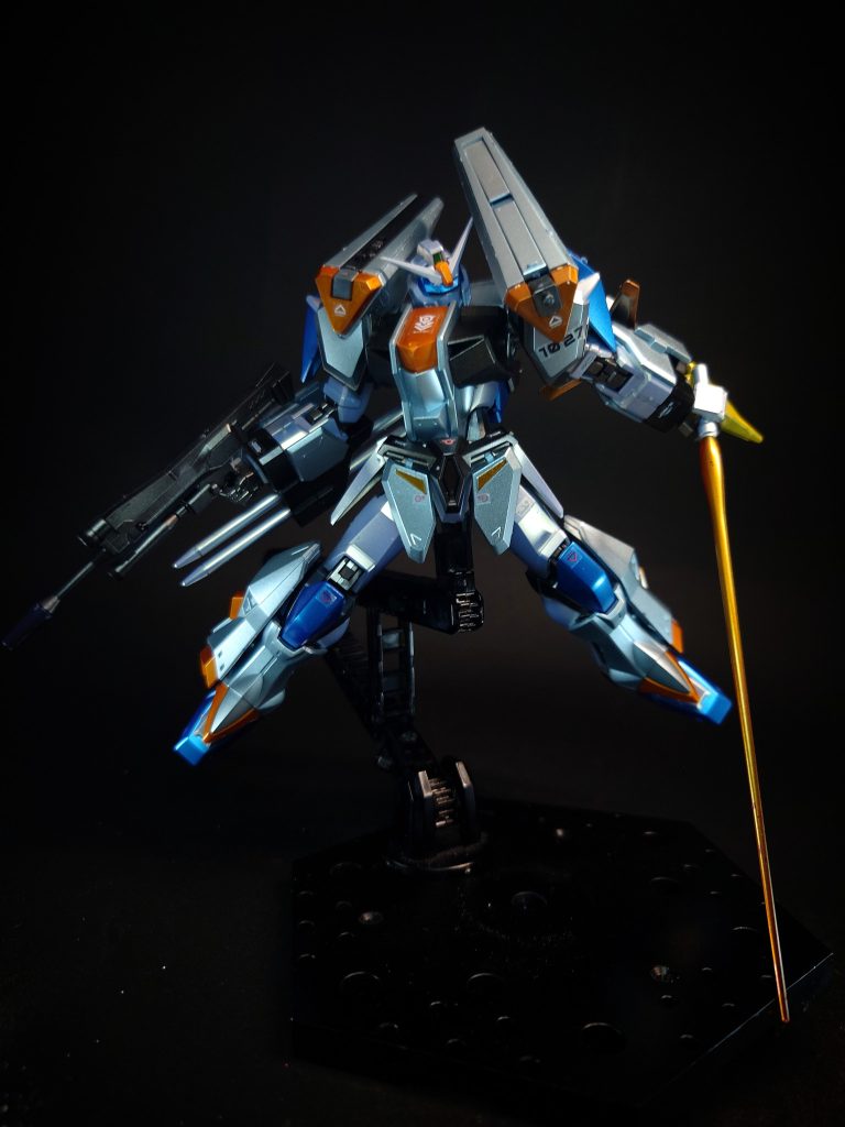 MA-M99E ビームサーベル マグナセクティオ左肩部アーマーに1本収納されているビームサーベル。抜刀時はサーベルラックが展開し、グリップが露出する。