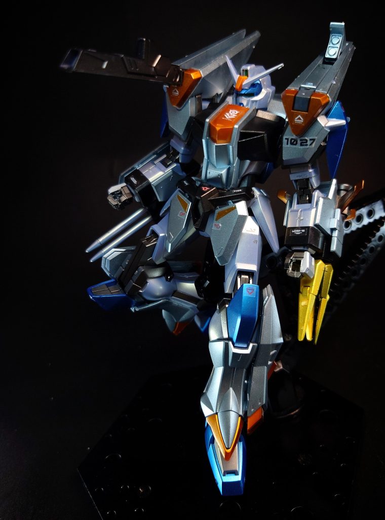 MA-M1600/D2 高エネルギービーム砲右肩部に収納されているビームキャノン。砲身にグリップが収納されており、展開して発射する以外にも取り外して携行武器としても使用可能。