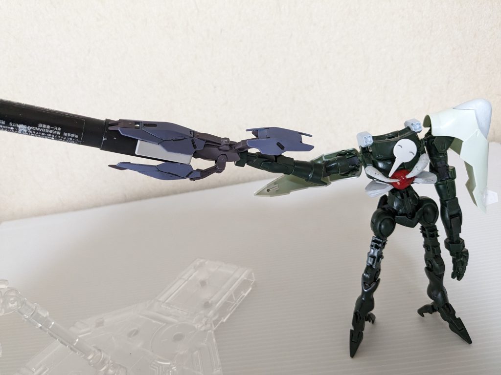 ミサイルを受け止めてニッコリ