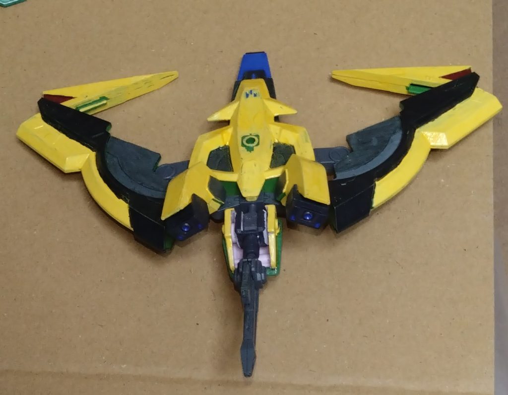 更に、背中に合体するソードアーマーにも形態名が一応あります。基本となるのは『ファイターフォーム』、武器形態では『ソードフォーム』や『ハイメガランチャーフォーム』があります。しかし、これらとは別の形態になることで隠された力が解放されます。 画像を見れば即分かる方もいることでしょう。『デルタフォーム』アストレイシリーズに出た形態で、更に『ヴォワチュール・リュミエール』が使用できる形態。そう、このキルトリアWの隠されたギミックはこの『ヴォワチュール・リュミエール』で、合体する機体はこれが使えることだったのです。ちなみに、キルトリアだけでは使用できません。