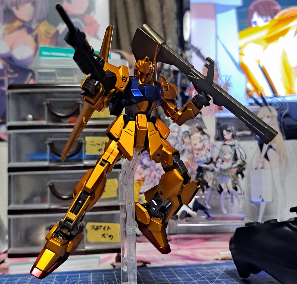 天井照明の方が現物に近い色味です笑クレイバズーカはメタリックの土気色にしたいとこちらも悩みまして、スターブライトアイアンとブルーゴールドを調色した結果上手く行きました！