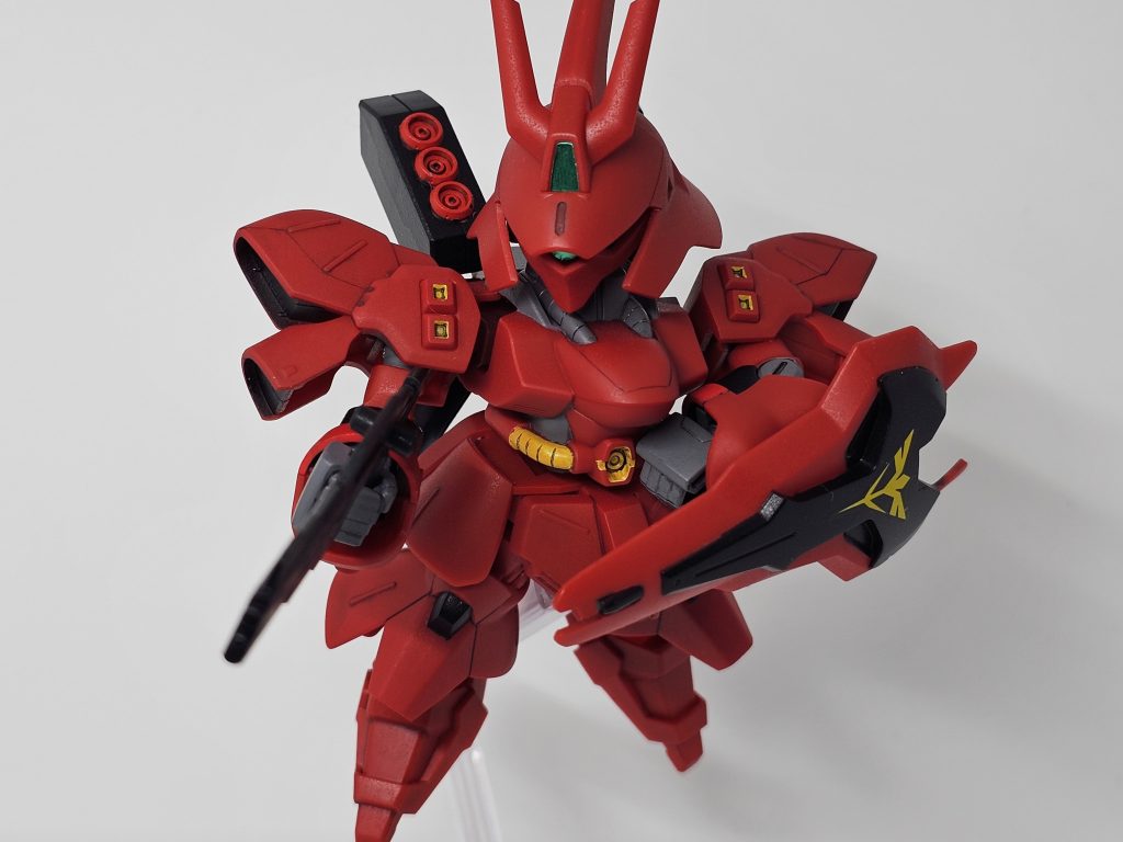 肩のファンネル、黒に赤を塗るというのが初で鬼門過ぎました雑な感じなんですが多めに見てください 