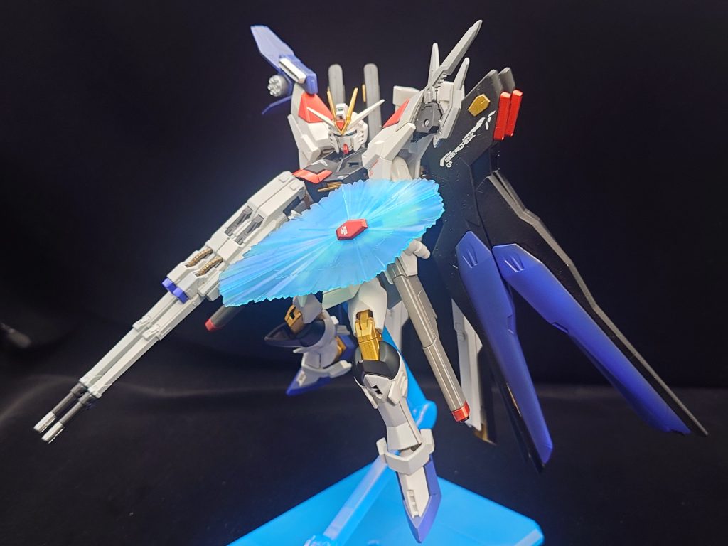 両肩にはパーフェクトストライクフリーダムから武装を拝借。