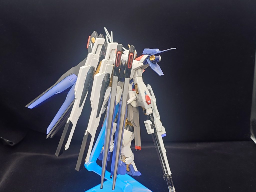 ストフリのデータを使ってる割にフリーダム要素が強いライフリの為、バックパックにはドラグーンを装備し関節部は金色に。