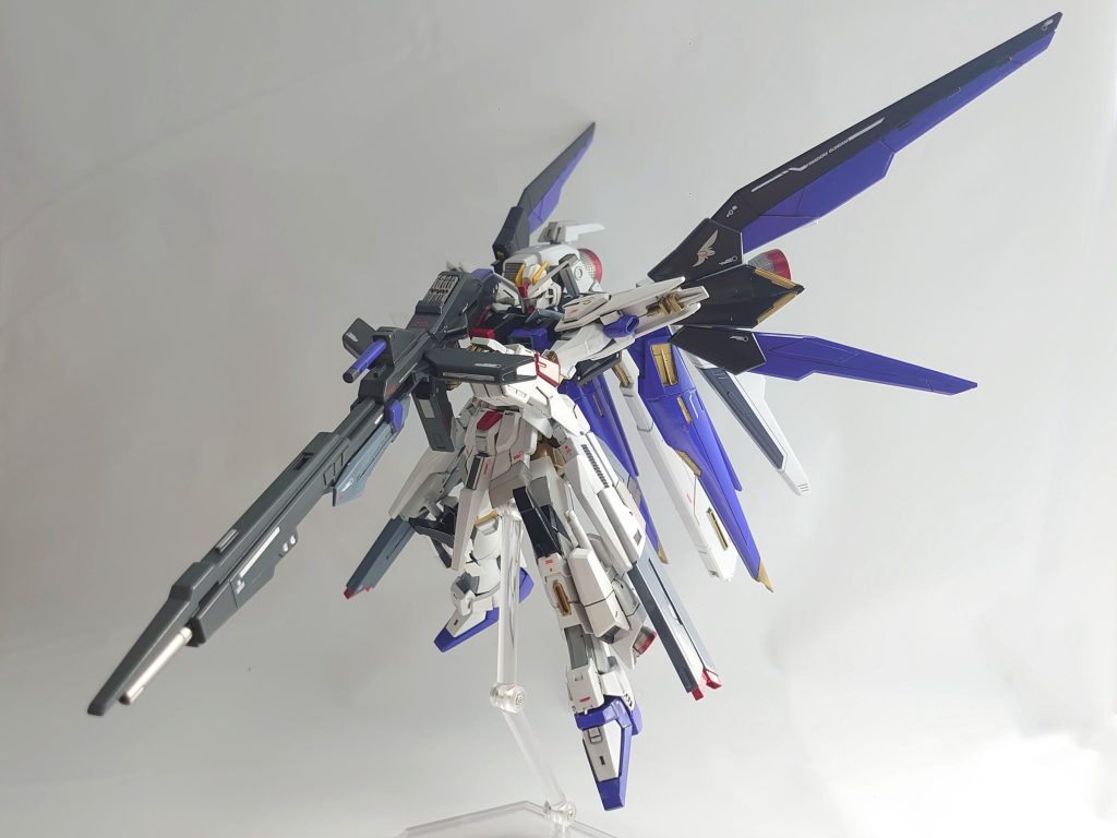 戦況に合わせてハイパーメガランチャーを携帯して出撃