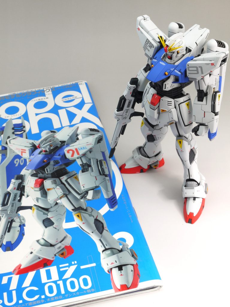 参考にしたモデグラと一緒に。F91は確か映画館で観たと思います。(レンタルビデオだったかな?古いですね…)シンプルな機体で、宙を舞う姿が印象的でした。森口博子さんの歌もステキでした。ツイン・ヴェスバーは羽根のように見えるので、F91のカッコ良さをさらに引き立てていると思いますが、いかがでしょうか。次はHGUCをベースに、未キット化の機体をつくる計画中です。ご覧いただきありがとうございました。