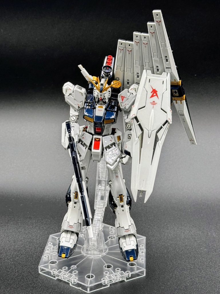 塗膜によってシールドの墨入れに難儀した記憶。高光沢かつディテールはシャープな仕上がりを目指したくてこのあとからスジ彫り道具に手を出し始めました。当時、SNSに投稿する事は考えておらず写真を自分で撮って無かったのが心残りではありました😅ご覧いただきありがとうございました🙇