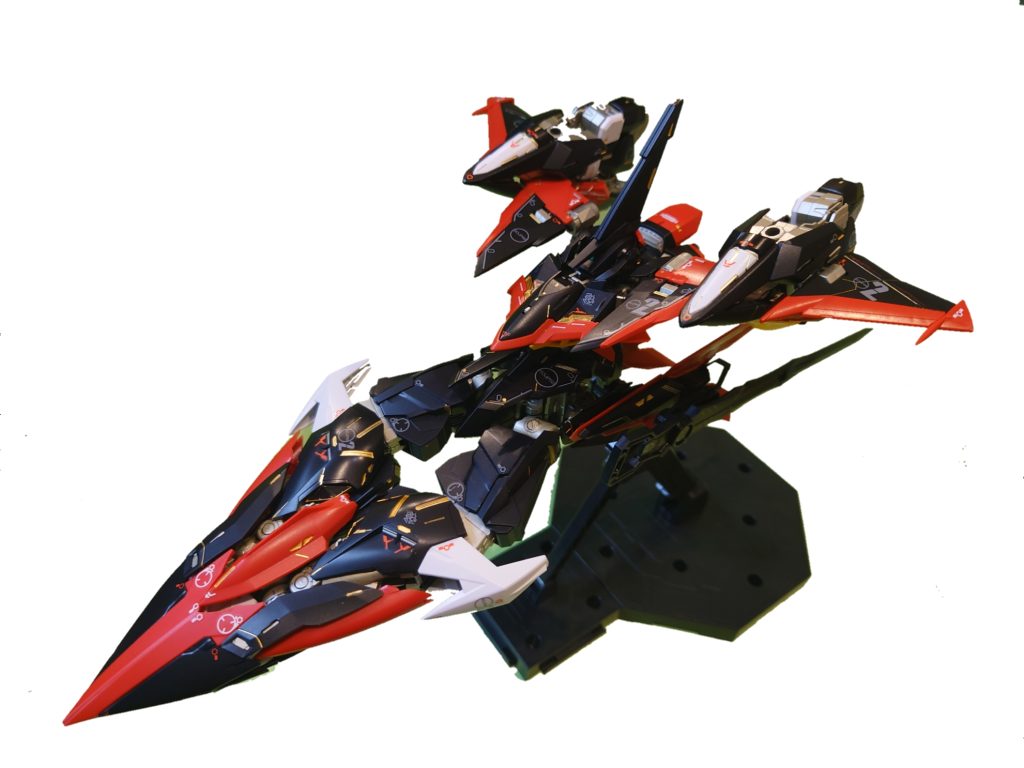 モビルアーマー形態で変形は股関節がへし折れそうで神経使います