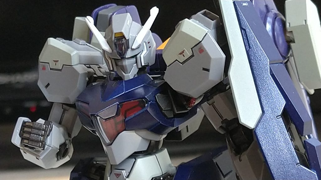 まだまだ右手が不自由で思った程塗装、ポージングが上手くないのですいません。この機体がガンビット扱いなのがもったいないですよね。