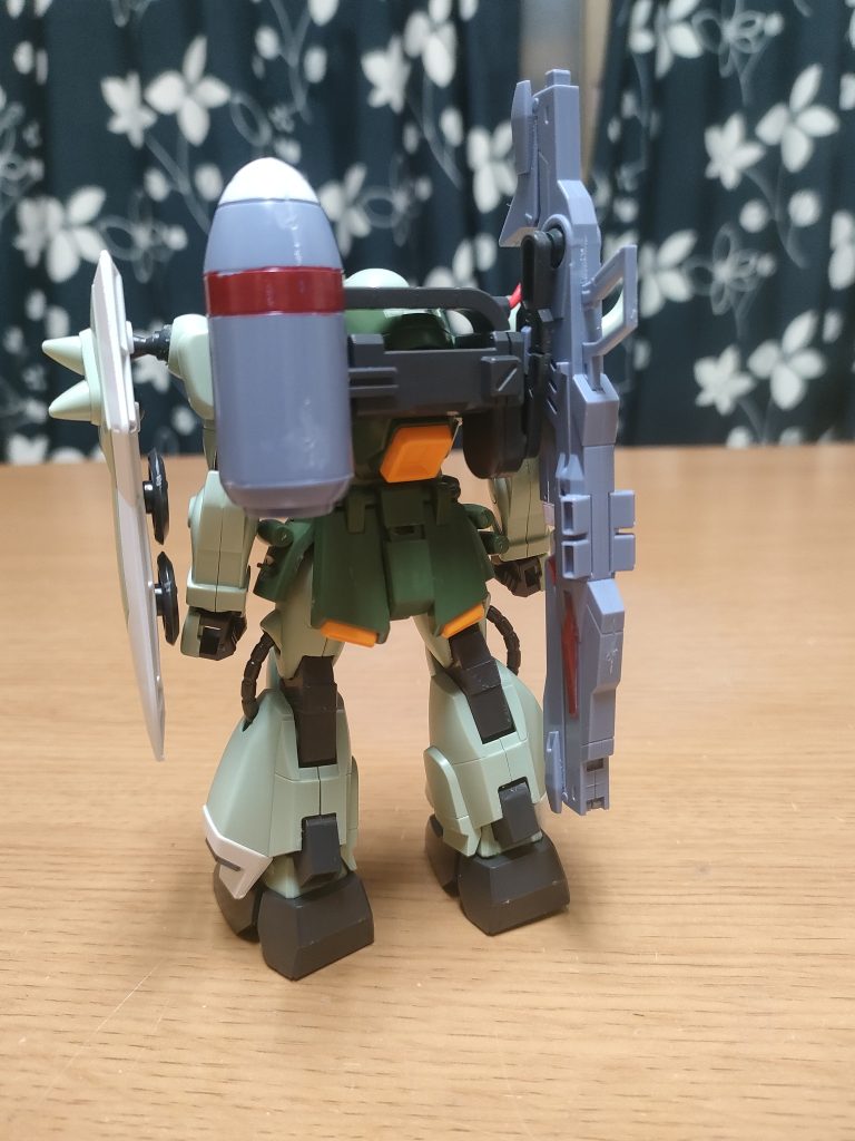 ガナーウィザードを背面にマウント。高エネルギー耐艦砲オルトロスを装備した射撃兵装でこれも一部筆塗りで再現。