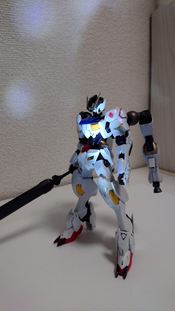 ガンダムレラジェ第４形態第３形態が大破したのちに歳星がまたもや改修したことでできた新たなる機体。厄災戦時代のデータを元にほぼ完全に厄災戦当時の姿になる。しかし、腕部の機関砲やメイスは再現されてない。