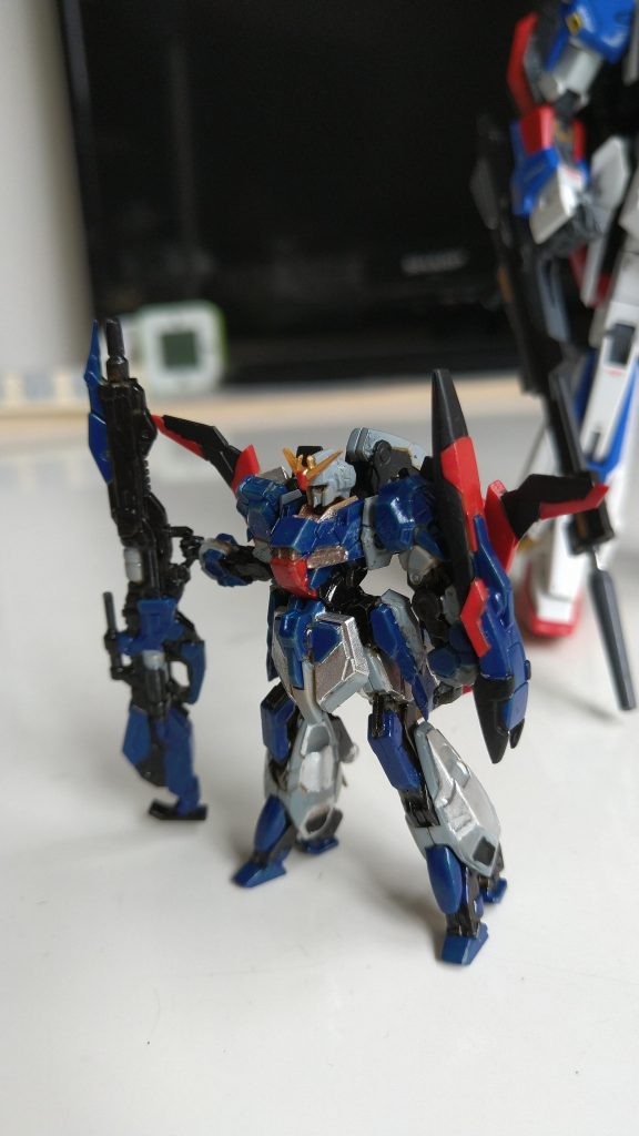 なかなかに震える右手には苦戦しました。左手根元が折れ、ちょっと挫けそうでしたが、なんとか完成です。