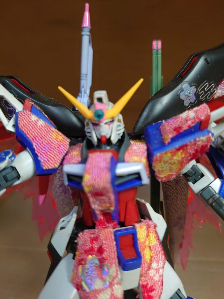 それに合わせてデスティニー特有のメインカメラの部分も桜色です。…さすがにアカツキみたいに全ての部分を桜色にするのは気が引けたのでアロンダイトや名無し砲等に差し色として桜色を塗ってます。…これからはマイペースで上げていこうと思います。もう、小説は書けないです。そこまでの力がまだ割けないので、SSで書けたらたぶん書けると思います。昔、書いていた小説を読んでくれた方には申し訳ありません。改めて、長文駄文失礼しました…。