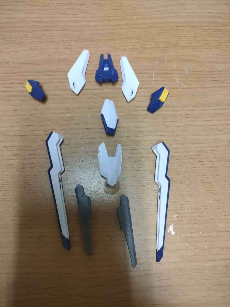 エスカッシャン構成。ブルー部分もティターンズブルー2に統一してます。