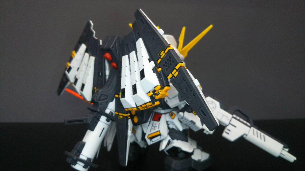 フィンファンネルは全て可動するタイプのみ使用しています。折りたたみ固定の物は使用していませんので、厳密には丸々2体分では有りません。