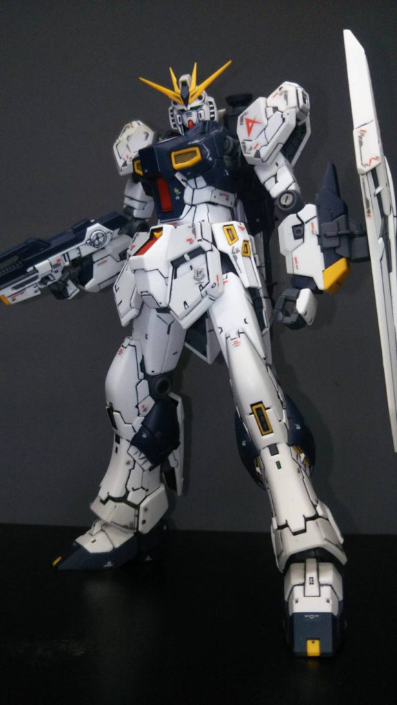 普段通りの影塗りしていますが、RGは装甲裏をパーツで隠すのが多いので影塗りは効果出にくい。実際に殆ど目立たないw脚部スラスター裏位かな?