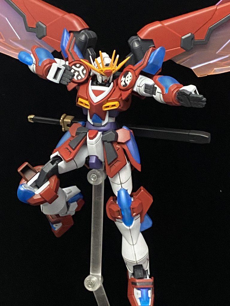 ポージングもビシッと決まるので動かしていて楽しいキットです。