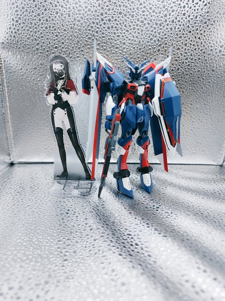 本ガンプラをモチーフとなり、使用するティモリスと2ショットです