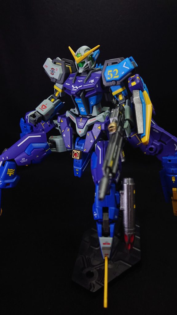 頭部    　　　：ガンダムアストレアタイプF胴体    　　　：ストライク腰部    　　　：ガンダムダブルオー肩    　　　　：ストライク腕部   　　　 ：ストライク脚部    　　　：イージス+マルチブースターユニット(30MM)バックパック：ビルダーズパーツ武装    　　　：ビームライフル(ストライク)     　　　　　　バズーカ(ストライク)     　　　　　　シールドソード         　　　　     (ビルドストライクエクシードギャラクシー)     　　　　　　魚雷(30MM)