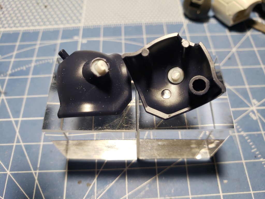 肩のスパイクを埋めてフラットに