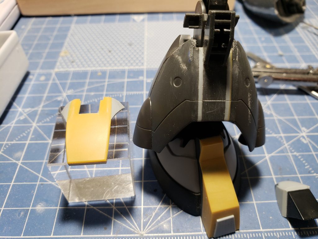 スネ部分の形状が違うのでスクラッチパーツでカバー