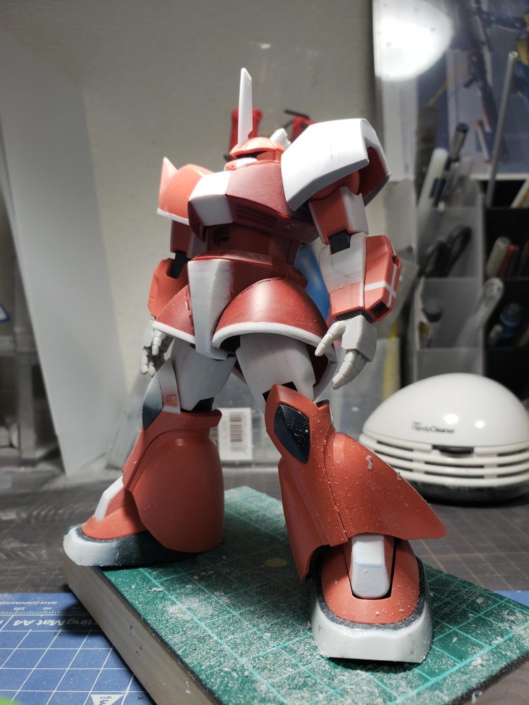 肩パーツをイラストに寄せるためにプラ板積層削り出し