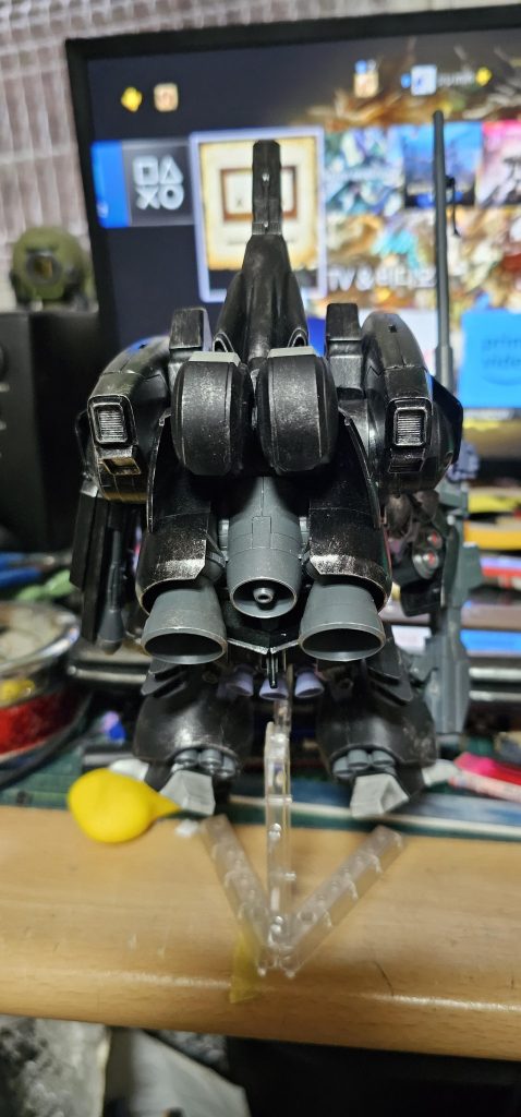 ズサの太ももミサイルポートは邪魔にならないようにバックパックに移動させました