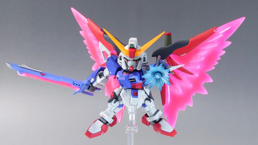 手の甲は自作パーツ、光の翼やパルマのエフェクトはグラデーション塗装してます。