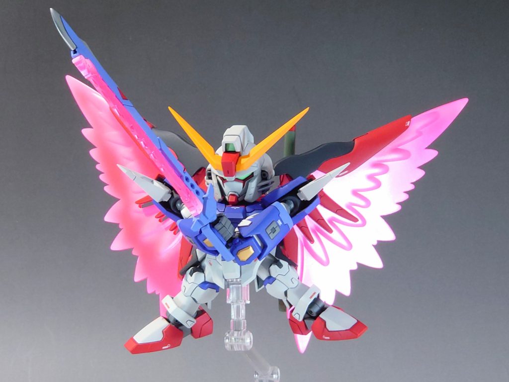 武器類、バックパックはBB戦士がベース。関節は角度を付けて繋ぐことによってポージングとの両立を考えてみました。