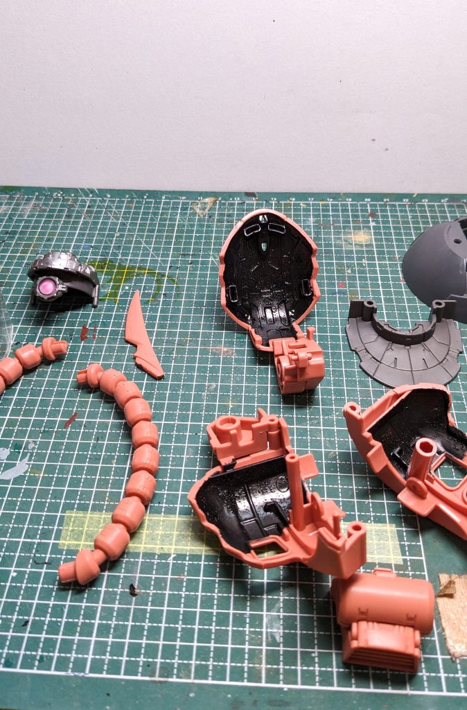 裏側をブラックでチマチマと筆塗り。あとは動力パイプ、ダクトも同様。