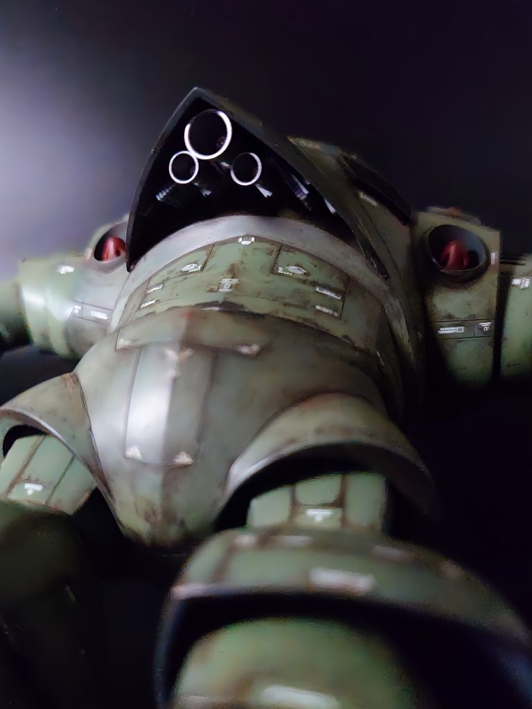 くちばし内が広々としていたので「これくらいあってもいいだろう…」と自作バーニアをペタペタこれで機動性30%アップ😁