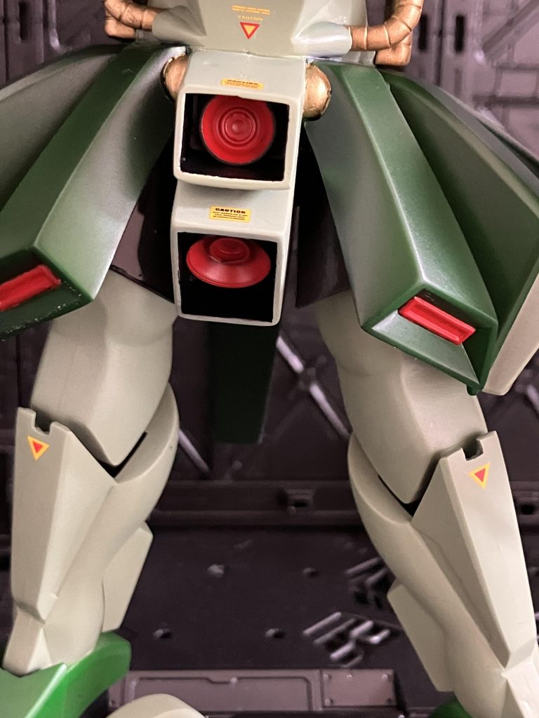 アルミ接続が隙間から見えてましたので、下着を作りました。