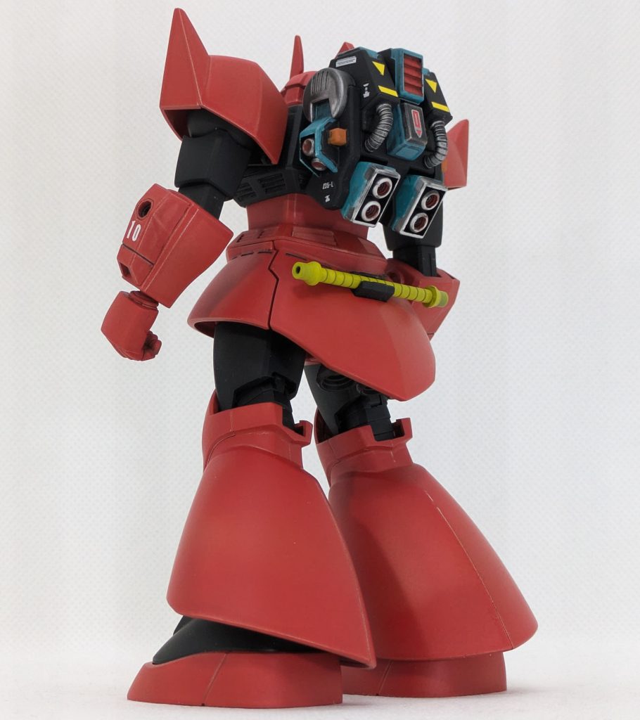 キットとしては「HGUC ジョニー・ライデン専用ゲルググ」なのですが、「ゲルググ用オプションバーニヤ」での姿にしたくて製作しました。画稿では機体はシャア専用と同じような配色でしたがそっちは現行のジョニー専用にしてますので「試作されたバックパックを試験装備しつつ専用機を仕上げてる途中」みたいなイメージで(笑)ミッシングリンク的な感じで考えて頂ければ(gandam-hand2)