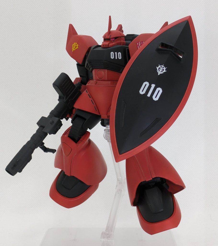 今回、マーキングは付属のシールを使わず、いろんなデカールから寄せ集めしてます。 ジョニーのパーソナルマークとRBはガンダムデカールDX01から。ジオン公国章はガンダムデカールから(どれか忘れた)数字はスジボリ堂ロボデカールバックパックの黄色のコーションはWAVE1/24タコからです(笑)※バックパックのその他のコーションは色んなキットのあまりから適当に(確かドアンの島ガンダムだったかも)