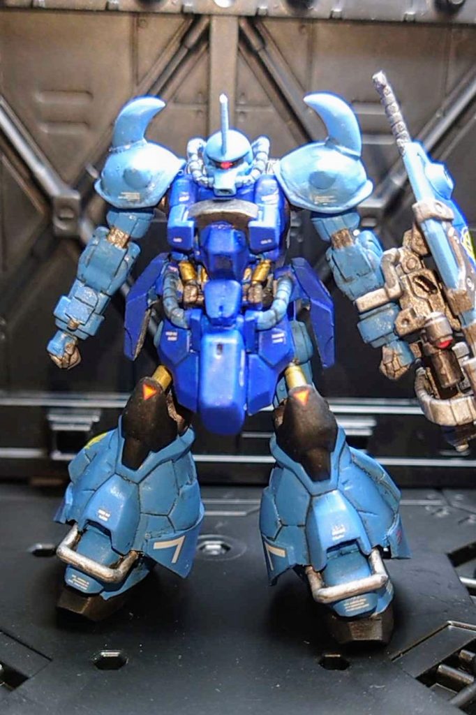 元々、大胆なアレンジがされているアーティファクトシリーズなので、オリジナルのグフカスタムと形が少々違っても大丈夫だろうと、勝手に結論付けてカスタムを開始しました。(笑)