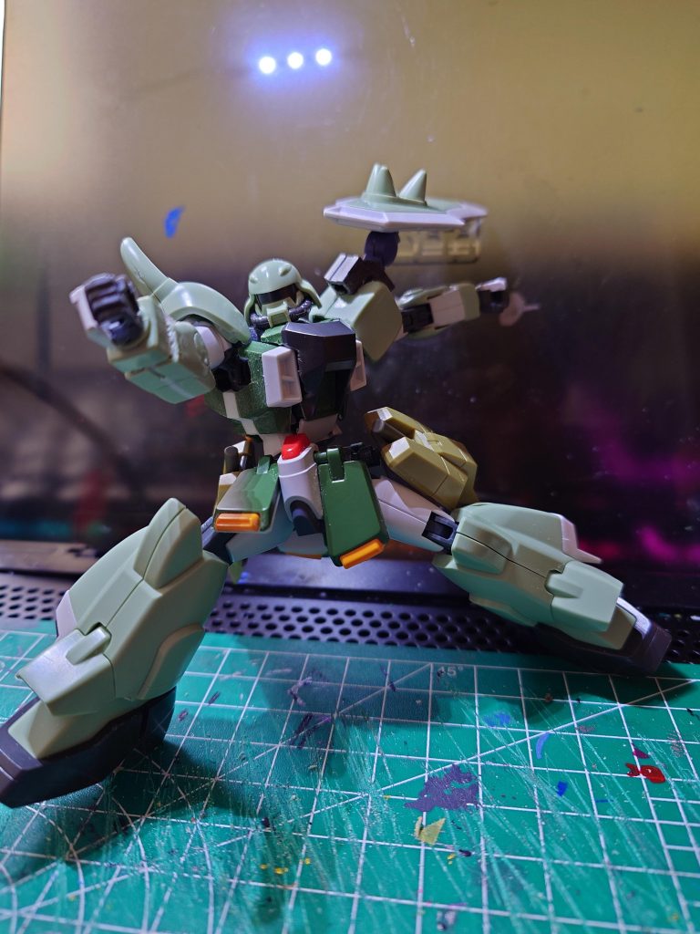 SEEDアクションシステムをライジングフリーダムからもらってきて、全身の関節をアップデート。ライフリパーツは、以前アップした仮想MGSDライフリの時に余っていたものを使っています。この時点でシールド裏にはパイルバンカーを搭載。