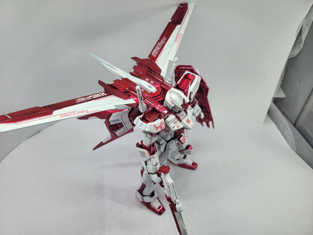 エールストライクはピンクを赤に黒を白に変更。