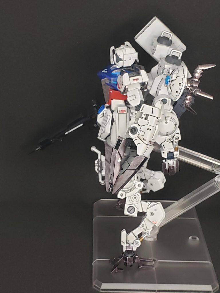 左側面マルチハンドのゴツさがいい感じ