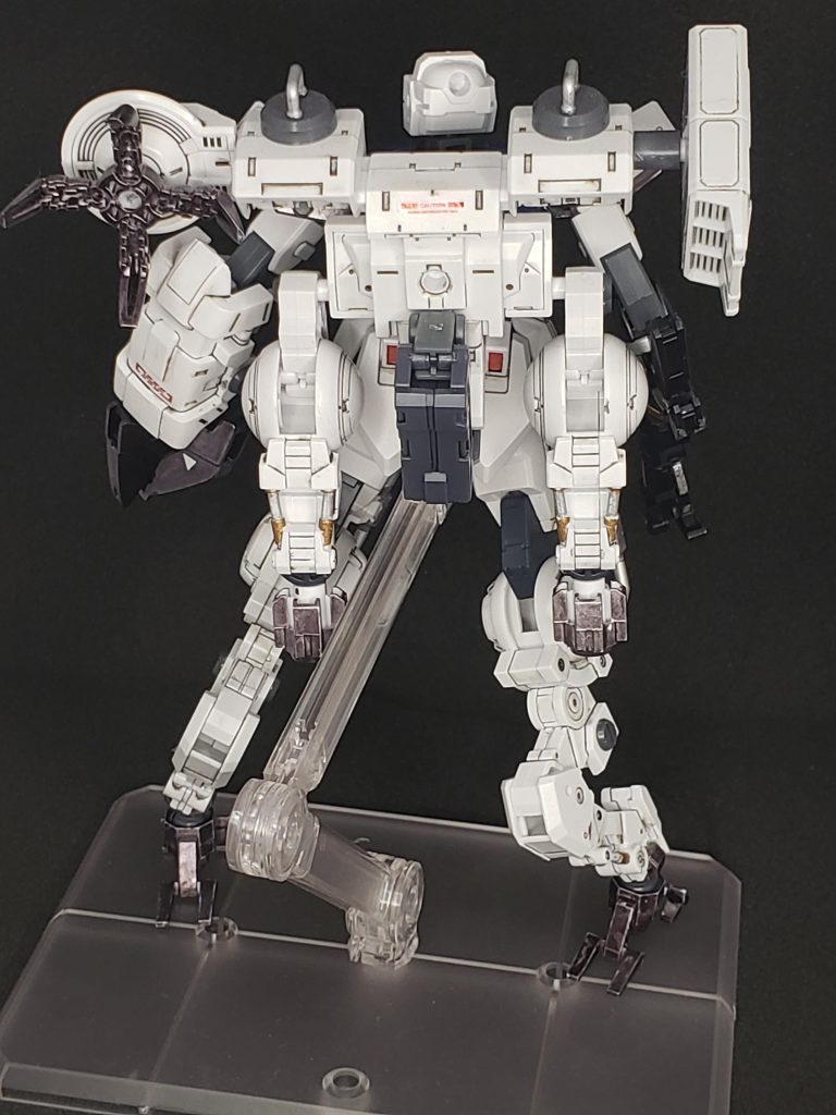 背面過剰なバックパック。これが色々足してます。