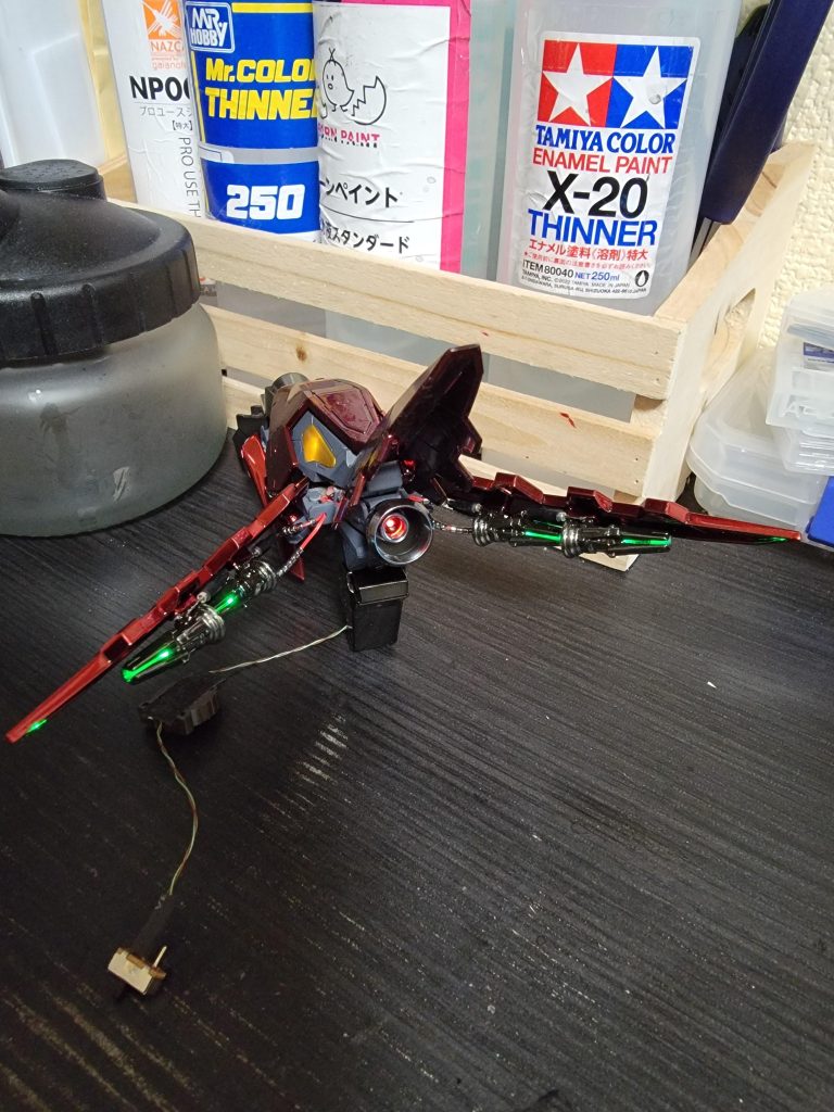 実は光ってます