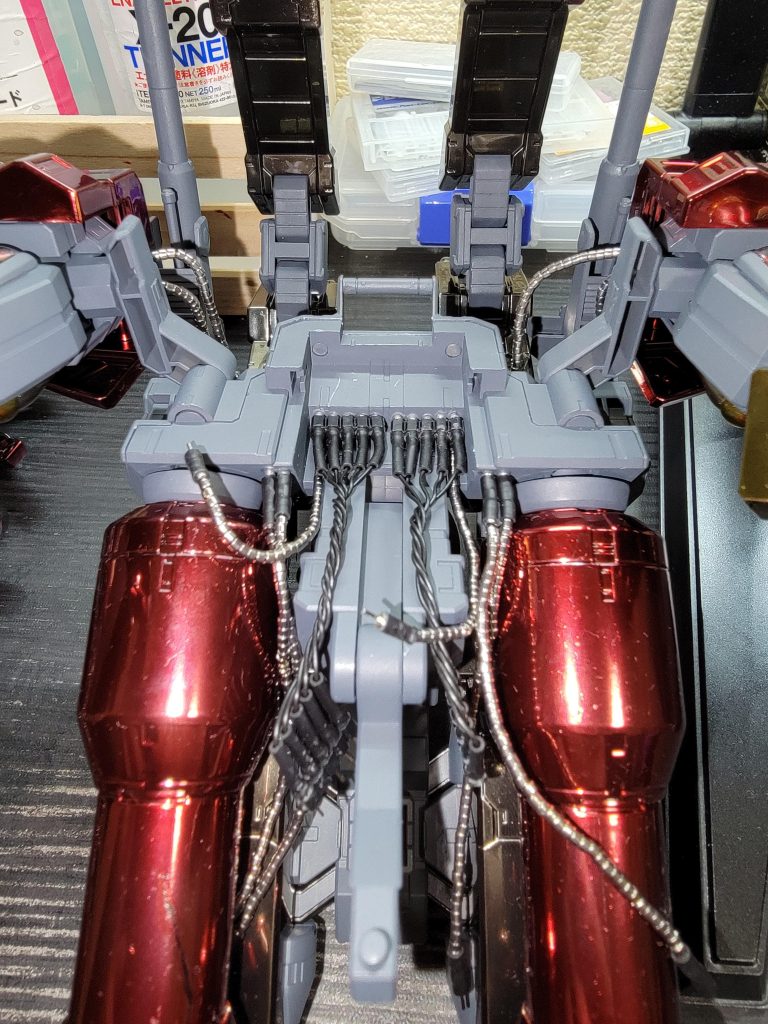 こんな大物ただドッキングするのではなく、ケーブルがあった方がリアル感でるはず(?)